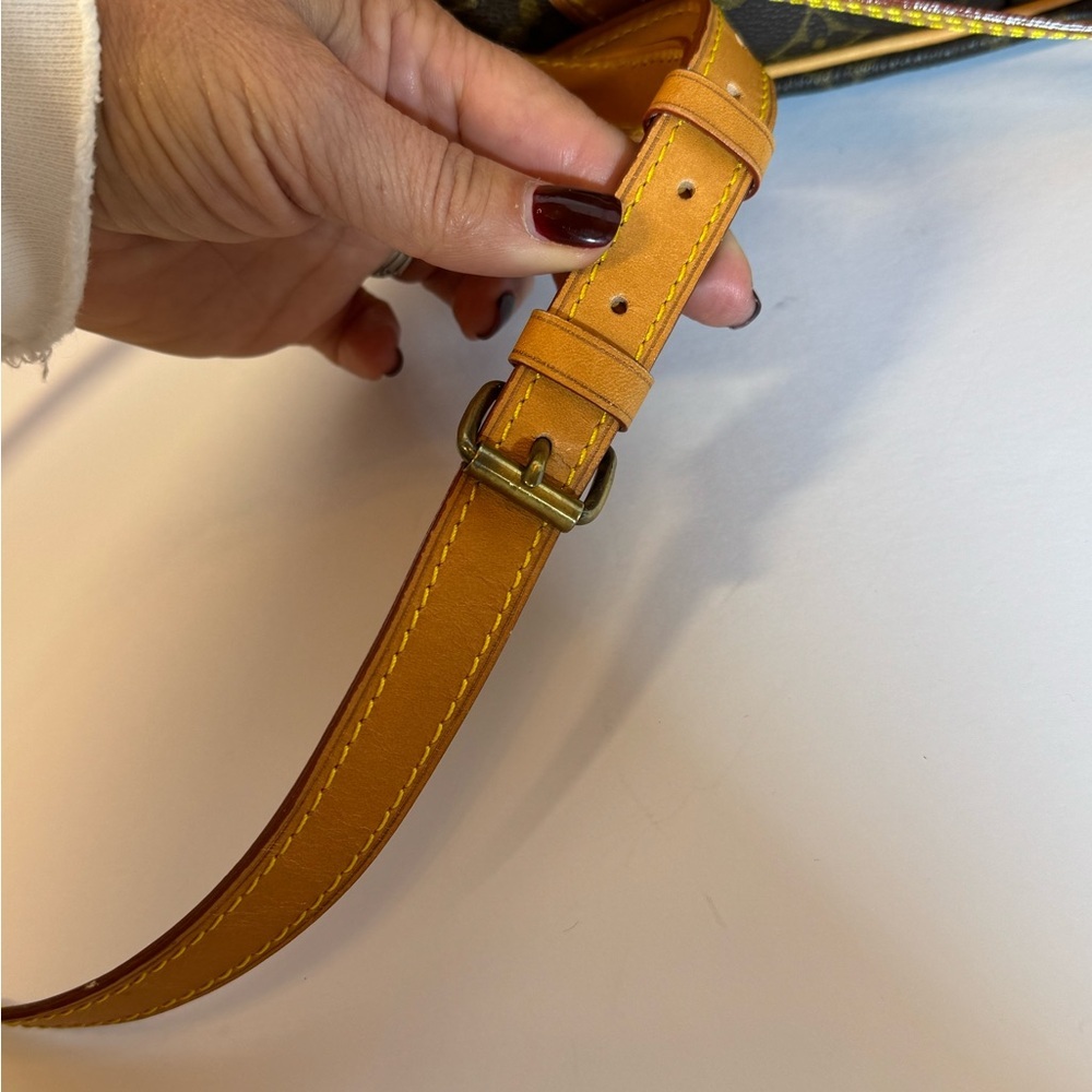 Louis Vuitton Sac Gibeciere  Crossbody - Picture 5 of 15